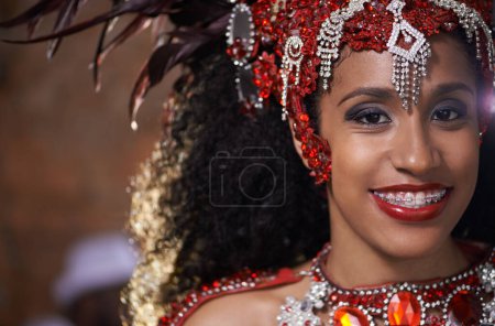 Photo for Woman, portrait and samba dancer at night for carnival season in Rio de janeiro, celebration and happy with costume for culture. Female person, festival and unique fashion for performance at parade. - Royalty Free Image