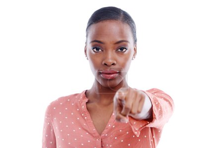 Téléchargez les photos : Studio, visage sérieux et portrait de femme noire avec le point de décision, le choix et vous blâmer. Personne africaine, main et geste avec vote pour avertissement, suspicieux et sélection sur fond blanc. - en image libre de droit