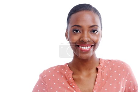 Foto de Estudio, maqueta y retrato de mujer negra con sonrisa para maquillaje, belleza y cosméticos con confianza. Persona africana, cara y feliz sobre fondo blanco para cosmetología, satisfacción y positividad. - Imagen libre de derechos