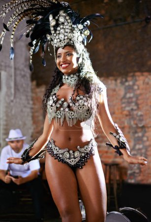 Photo for Women, samba dancer and happy at carnival, stage and band with fashion, culture or creativity in nightclub. Girl, people and dancing with music, drums or tradition for celebration in Rio de Janeiro. - Royalty Free Image