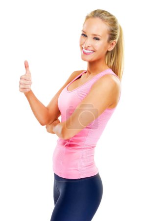 Téléchargez les photos : Fitness, studio et portrait de femme avec les pouces levés pour la motivation, le soutien ou l'accord d'entraînement. Femme, sourire et main avec geste pour l'entraînement, l'exercice ou la réalisation sur fond blanc. - en image libre de droit