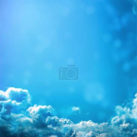 Foto de Resumen, ilustración digital y nubes en el cielo para la naturaleza, la fantasía y la paz con bokeh sobre fondo azul. Luz, atmósfera y espacio aéreo con dibujo gráfico para el sueño, la creatividad y la calma. - Imagen libre de derechos
