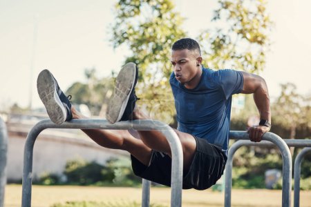 Téléchargez les photos : Black man, dips and exercise outdoor in park or calisthenics workout for arm strength, wellness or gym. Male person, training and core fitness as muscle challenge with sports, equipment or athlete. - en image libre de droit