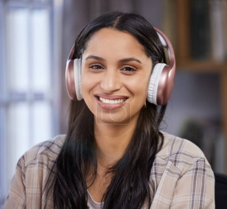Foto de Female student, portrait and headphones with smile for study in university with music or podcast. Education, radio and songs with auditory learning in college with recorded materials for knowledge - Imagen libre de derechos