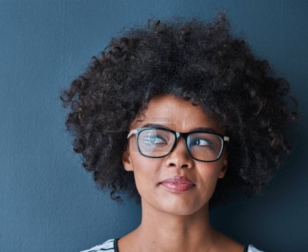 Téléchargez les photos : Black woman, thinking and frame or glasses with eyewear for eyesight, vision and confident. Blue background, female person and prescription for spectacles, lenses and service with ideas or vision. - en image libre de droit