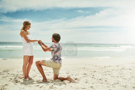 Foto de Happy, couple and proposal for marriage with question on romantic, travel and vacation in Bali. Man, woman and engagement, union or companionship for wedding at beach or seaside in Indonesia on date. - Imagen libre de derechos