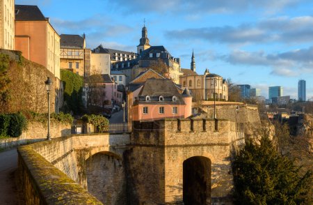 Blick von der Stadtmauer auf die Altstadt von Luxemburg-Stadt, Herzogtum Luxemburg