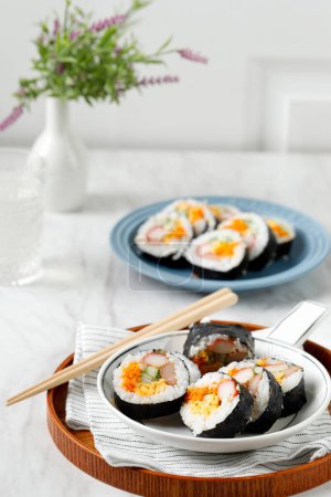 Téléchargez les photos : Gimbap or Kimbap Korean Roll Rice with Eggs, Carrot, Sausage, and Nori. Popular Street Food - en image libre de droit