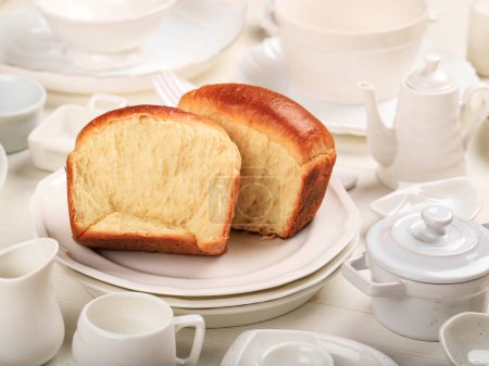 Foto de Fresh Baked Japanese Soft and Fluffy Bun White Bread, Popular as Hokaido Milk Bread . Homemade Japanese Brioche - Imagen libre de derechos
