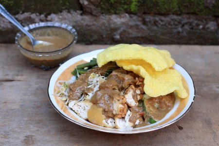 Foto de Rujak Cingur, Indonesian Traditional Salad with Peanut Shrimp Paste Petis Sauce Dressing. Cingur is Cow Lips Meat. Popular Street Food from East Java - Imagen libre de derechos