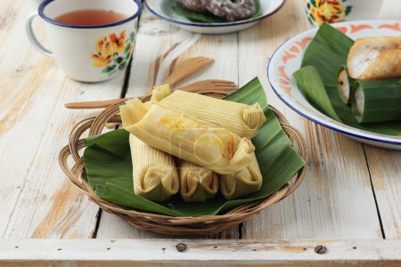 Téléchargez les photos : Lepet Jagung, Snack traditionnel indonésien Jajan Pasar - en image libre de droit