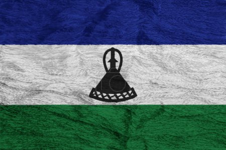 Flagge des Königreichs Lesotho auf einem strukturierten Hintergrund. Konzeptcollage.