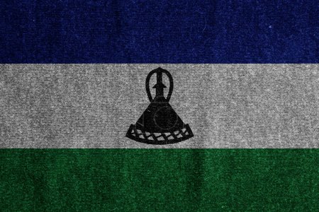 Flagge des Königreichs Lesotho auf einem strukturierten Hintergrund. Konzeptcollage.