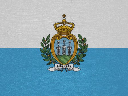 Flagge der Republik San Marino auf einem strukturierten Hintergrund. Konzeptcollage.