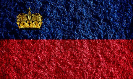 Bandera del Principado de Liechtenstein sobre un fondo texturizado. Concepto collage.