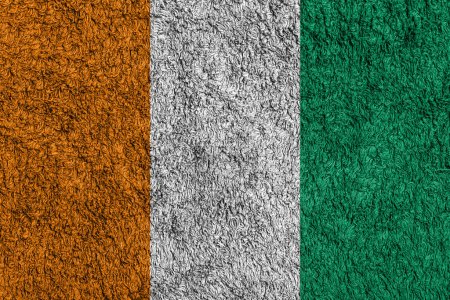 Flagge der Republik Côte d 'Ivoire auf einem strukturierten Hintergrund. Konzeptcollage.