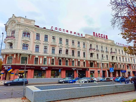 Foto de Un paseo por las calles de Odessa en cualquier estación es como un viaje de cuento de hadas entre los palacios reales de todos los gobernantes del mundo. - Imagen libre de derechos