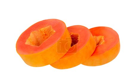 Téléchargez les photos : Papaye mûre tranchée avec des graines isolées sur fond blanc - en image libre de droit