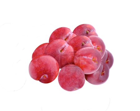 Téléchargez les photos : Prune rouge isolée sur fond blanc - en image libre de droit