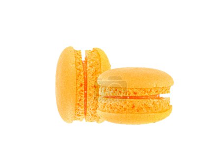 Téléchargez les photos : Macarons, délicieux desserts français sur fond blanc - en image libre de droit