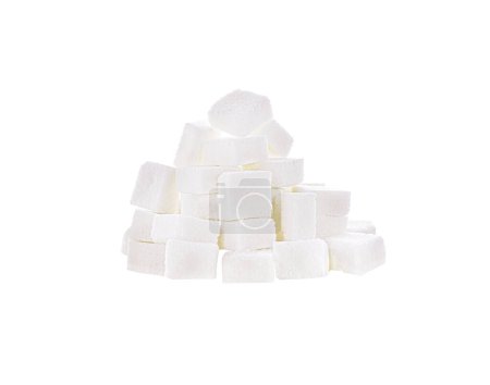 Téléchargez les photos : Cubes de sucre blanc isolés sur fond blanc - en image libre de droit