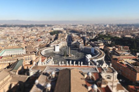 Foto de Italia, Roma, Vaticano, Catedral de San Pedro, vista superior de la plaza, plaza principal, panorama de la ciudad - Imagen libre de derechos