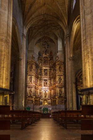 Foto de Altar de oro elaborado en el siglo XVI San Bizente Eliza o San Vicente Iglesia del Mártir, San Sebastián, Donostia, País Vasco, España - Imagen libre de derechos