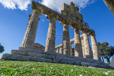 Templo de Atenea también conocido como Templo de Ceres en el famoso Paestum Archaeological UNESCO Patrimonio de la Humanidad, Provincia de Salerno, Campania, Italia