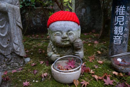 Foto de Buddhist statues at Daisho-in Temple, Miyajima Island, Japan - Imagen libre de derechos