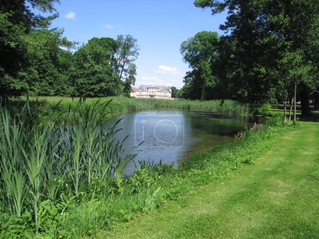Teich im Schlossgarten von Schloss Molsdorf bei Erfurt