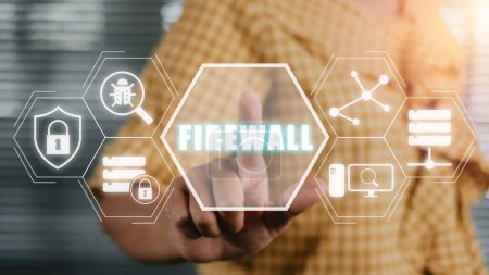 Firewall Computing Sicherheitskonzept, Person Hand berührt Firewall-Symbol auf virtuellem Bildschirm, Geschäft, Technologie, Internet und Netzwerk.