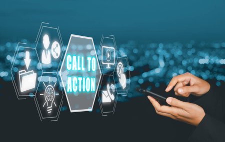 Concepto de llamada a la acción, mano de persona usando el teléfono inteligente con el icono de llamada a la acción en la pantalla virtual.