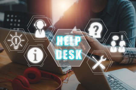 Concept de bureau d'assistance, équipe d'affaires travaillant sur ordinateur portable sur bureau avec icône de bureau d'assistance sur écran virtuel.
