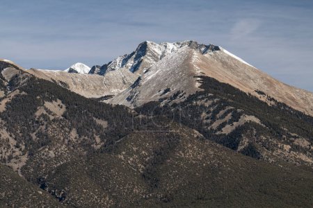 Téléchargez les photos : Dramatique 14 037 Foot Little Bear Peak et le mont Blanca Sierra Massif, dans la chaîne de montagnes Sangre de Cristo dans le sud du Colorado. - en image libre de droit