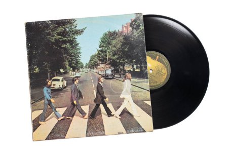 Téléchargez les photos : Abbey Road est le onzième album du groupe britannique The Beatles. fond blanc isolé. Udine Italie _ 4 juillet 2023 - en image libre de droit