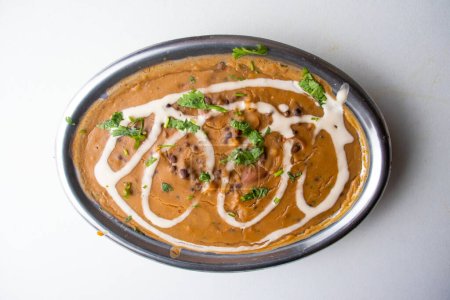 Téléchargez les photos : Dal épicé Makhani ou daal au beurre servi dans un plat isolé sur fond gris vue du dessus de la nourriture du bangladesh - en image libre de droit
