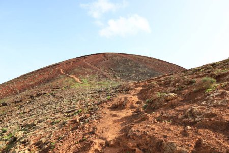 Téléchargez les photos : Vue depuis le volcan Bayuyo situé au nord de l'île de Fuerteventura, près de la ville de Lajares, - en image libre de droit
