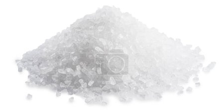 Foto de Montón de cristales de sal de cerca, aislados sobre fondo blanco. - Imagen libre de derechos