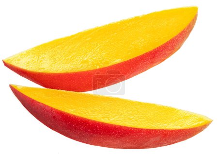 Foto de Dos rebanadas de mango aisladas sobre fondo blanco. - Imagen libre de derechos