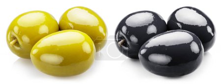 Téléchargez les photos : Deux groupes d'olives de table différentes isolés sur fond blanc. - en image libre de droit