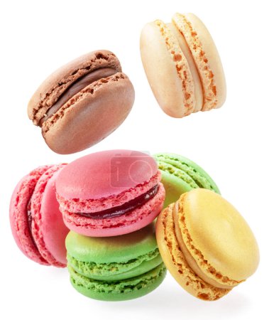 Téléchargez les photos : Biscuits macarons français colorés isolés sur fond blanc. - en image libre de droit
