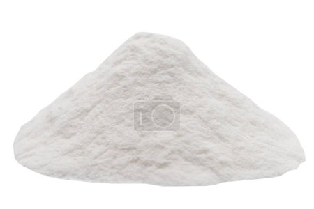 Foto de Bicarbonato de sodio o bicarbonato de sodio aislado sobre fondo blanco. Montón de bicarbonato de sodio en polvo. de cerca - Imagen libre de derechos