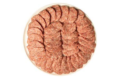 Fleischbällchen aus rohem Rinderhackfleisch. Fleischerzeugnisse. Ungekochte Frikadellen isoliert auf weißem Hintergrund. Ansicht von oben