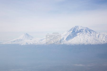 Téléchargez les photos : Mont Ararat vue d'un oeil d'oiseau - en image libre de droit