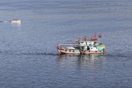 Foto de Ships boats fishing trollers on ocean sea water of south China sea bay kota Kinabalu sabah - Imagen libre de derechos