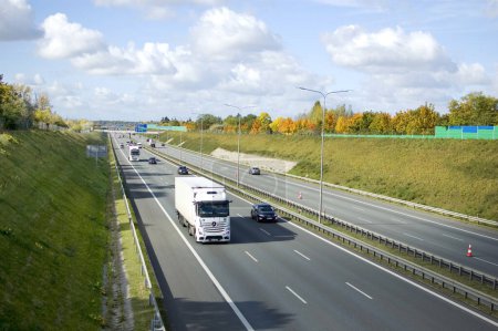 Téléchargez les photos : Poznan, Poland - October 9th 2022 - Polish A2 motorway with cars and trucks. - en image libre de droit