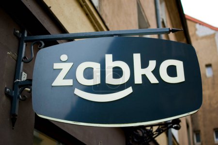 Téléchargez les photos : Poznan, Pologne - Décembre 2022 : Zabka - l'une des plus grandes chaînes de dépanneurs en Pologne. - en image libre de droit