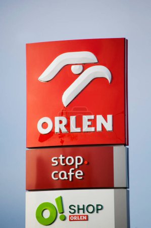 Téléchargez les photos : Poznan, Pologne, janvier 2023 : Signe de la société pétrolière polonaise Orlen. - en image libre de droit