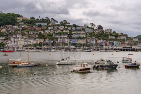 Téléchargez les photos : Dartmouth, Devon, Angleterre, Royaume-Uni - 26 mai 2022 : Vues du port de Dartmouth et de la rivière Dart - en image libre de droit