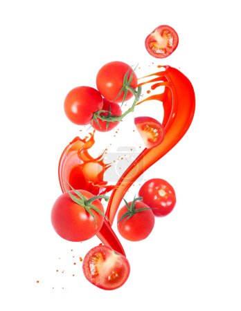 Reife Tomaten in Spritzern Saft isoliert auf weißem Hintergrund